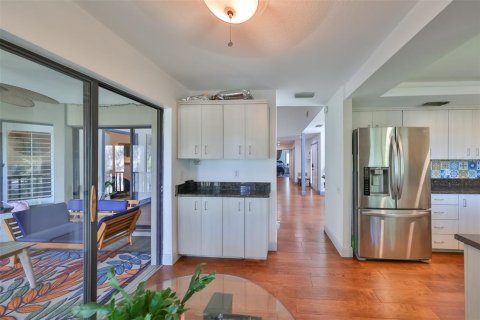 Condo in Palm Harbor, Florida, 3 bedrooms  № 1904967 - photo 13