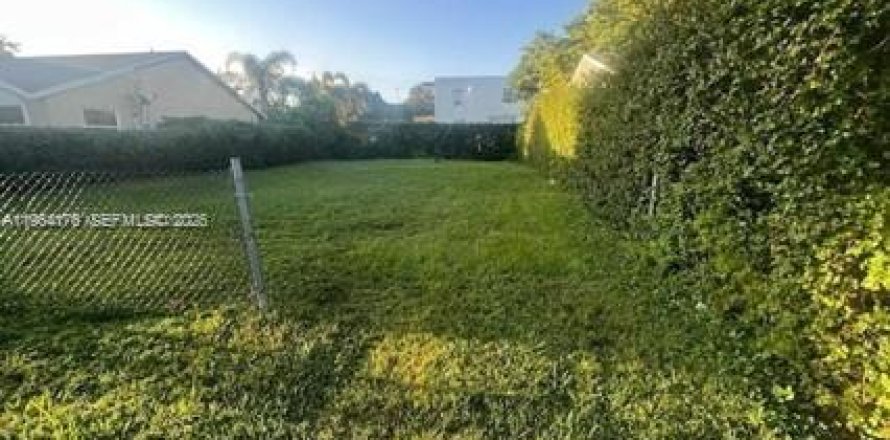 Terrain à Miami, Floride № 2081087