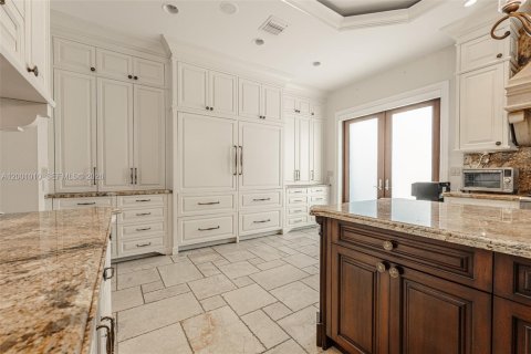 Снять в аренду виллу или дом в Майами, Флорида 5 спален, 507.34м2, № 2145811 - фото 11