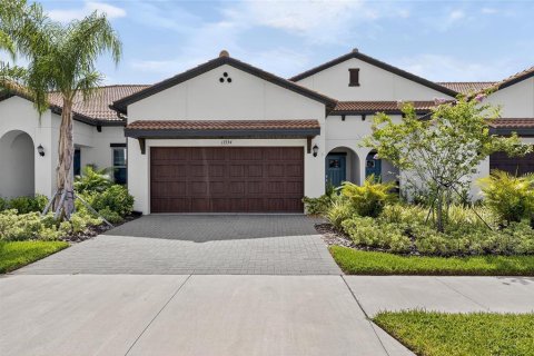House in Wimauma, Florida 2 bedrooms, 161.37 sq.m. № 2284386
