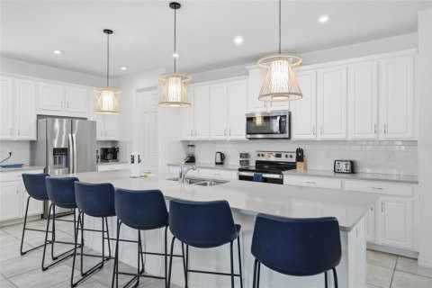 House in Kissimmee, Florida 9 bedrooms, 405.33 sq.m. № 2099559 - photo 4