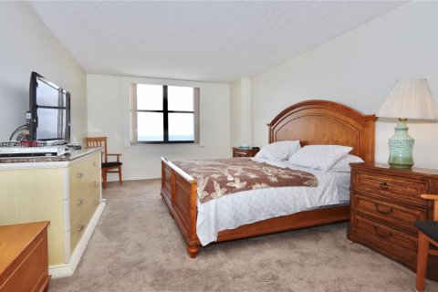 Condo in Hollywood, Florida, 1 bedroom  № 2060233 - photo 13