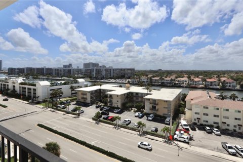 Condo in Hollywood, Florida, 1 bedroom  № 2060233 - photo 18