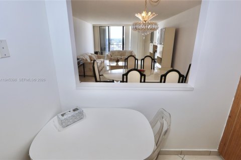 Condo in Hollywood, Florida, 1 bedroom  № 2060233 - photo 9