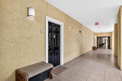 Condo in Tampa, Florida, 1 bedroom  № 2377921 - photo 9