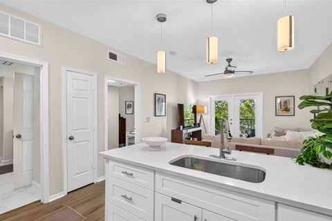 Condo in Tampa, Florida, 1 bedroom  № 2377921 - photo 7