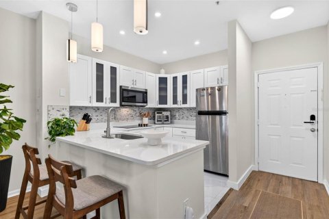 Condo in Tampa, Florida, 1 bedroom  № 2377921 - photo 6