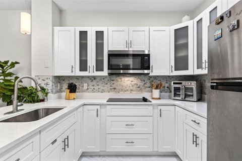 Condo in Tampa, Florida, 1 bedroom  № 2377921 - photo 4