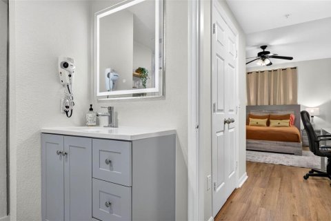 Condo in Tampa, Florida, 1 bedroom  № 2377921 - photo 18