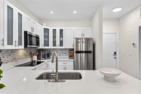 Condo in Tampa, Florida, 1 bedroom  № 2377921 - photo 5