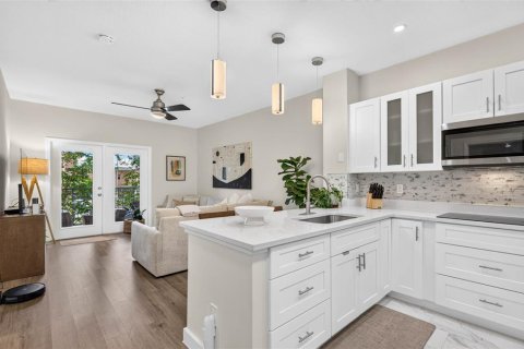 Condo in Tampa, Florida, 1 bedroom  № 2377921 - photo 3