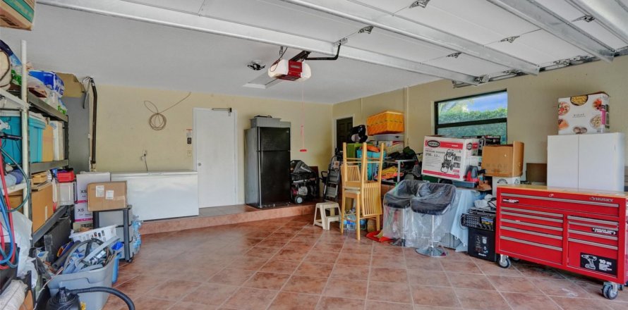 House in Coral Springs, Florida 4 bedrooms, 238.39 sq.m. № 1186655