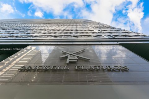 Condo in Miami, Florida, 2 bedrooms  № 2068603 - photo 18