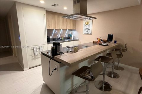 Condo in Miami, Florida, 2 bedrooms  № 2068603 - photo 16