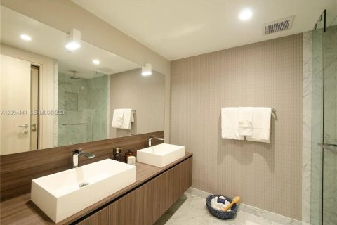 Condo in Miami, Florida, 2 bedrooms  № 2068603 - photo 8