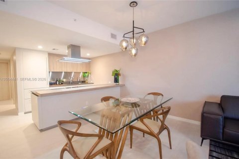 Condo in Miami, Florida, 2 bedrooms  № 2068603 - photo 3