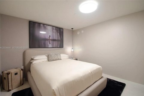 Condo in Miami, Florida, 2 bedrooms  № 2068603 - photo 13