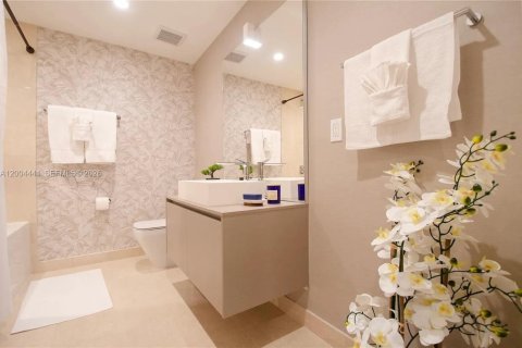 Condo in Miami, Florida, 2 bedrooms  № 2068603 - photo 14