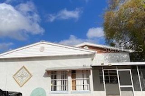 House in Sebring, Florida 2 bedrooms, 128.21 sq.m. № 2234303 - photo 3