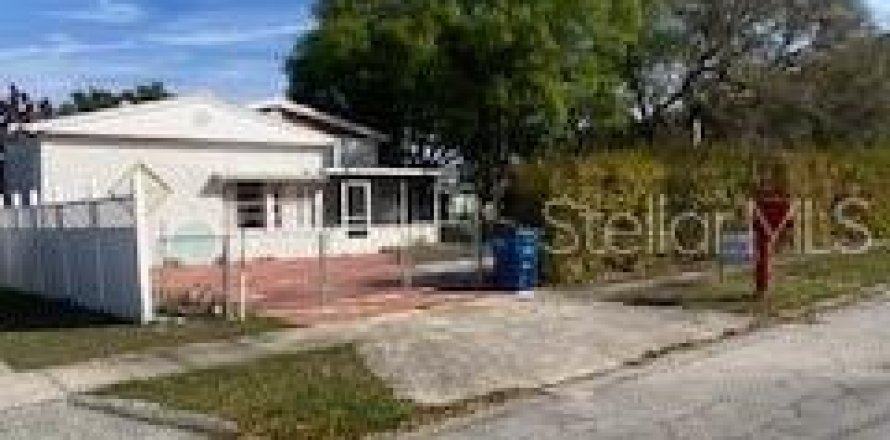 House in Sebring, Florida 2 bedrooms, 128.21 sq.m. № 2234303