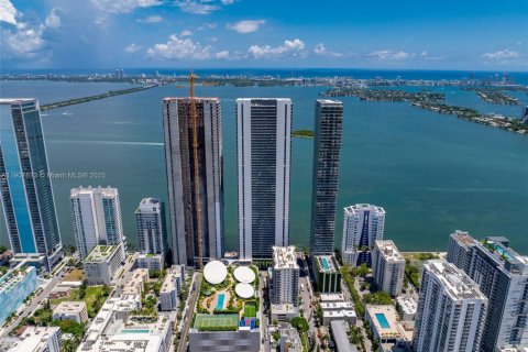 Copropriété à louer à Miami, Floride: 4 chambres, 239.87 m2 № 1963914 - photo 2