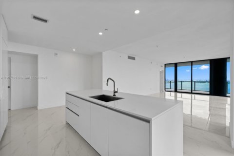 Copropriété à louer à Miami, Floride: 4 chambres, 239.87 m2 № 1963914 - photo 15