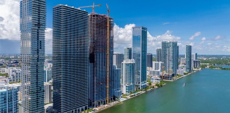 Condo à Miami, Floride, 4 chambres № 1963914