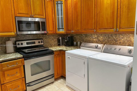 Condo in Key Biscayne, Florida, 2 bedrooms  № 1890374 - photo 11