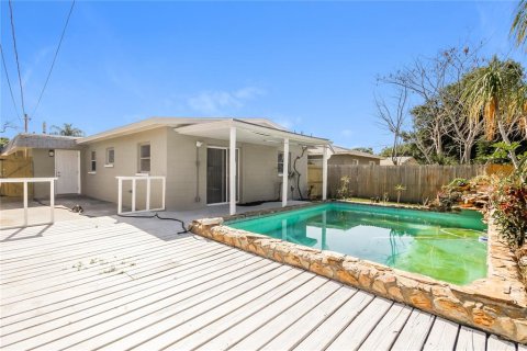 House in Saint Petersburg, Florida 3 bedrooms, 123.75 sq.m. № 1882981 - photo 14