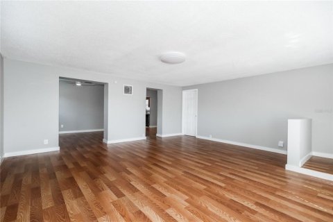 House in Saint Petersburg, Florida 3 bedrooms, 123.75 sq.m. № 1882981 - photo 2
