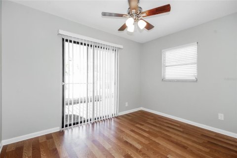 House in Saint Petersburg, Florida 3 bedrooms, 123.75 sq.m. № 1882981 - photo 9