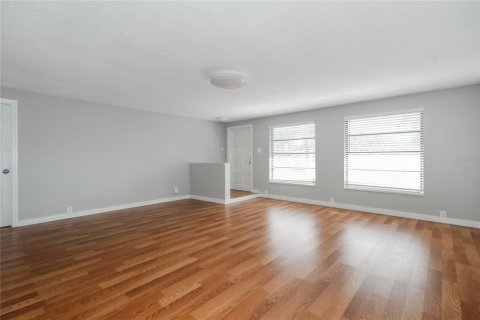 House in Saint Petersburg, Florida 3 bedrooms, 123.75 sq.m. № 1882981 - photo 3
