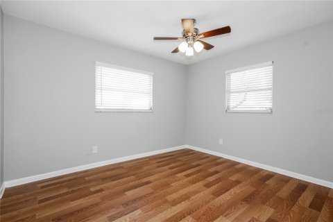 House in Saint Petersburg, Florida 3 bedrooms, 123.75 sq.m. № 1882981 - photo 8
