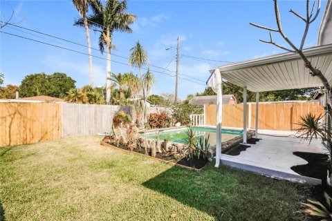 House in Saint Petersburg, Florida 3 bedrooms, 123.75 sq.m. № 1882981 - photo 13