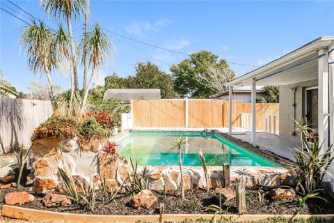 House in Saint Petersburg, Florida 3 bedrooms, 123.75 sq.m. № 1882981 - photo 15