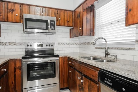 House in Saint Petersburg, Florida 3 bedrooms, 123.75 sq.m. № 1882981 - photo 6