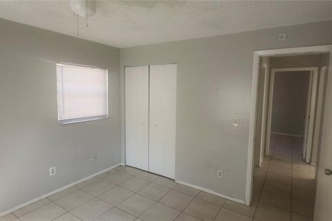 House in Lutz, Florida 3 bedrooms, 120.96 sq.m. № 2121106 - photo 5