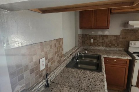 House in Lutz, Florida 3 bedrooms, 120.96 sq.m. № 2121106 - photo 22