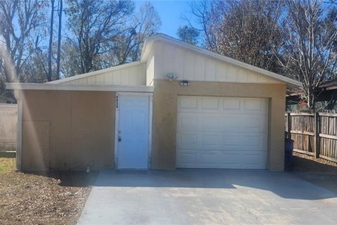 House in Lutz, Florida 3 bedrooms, 120.96 sq.m. № 2121106