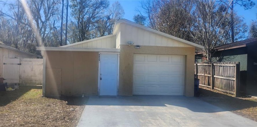 House in Lutz, Florida 3 bedrooms, 120.96 sq.m. № 2121106