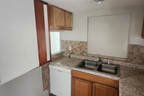 House in Lutz, Florida 3 bedrooms, 120.96 sq.m. № 2121106 - photo 13