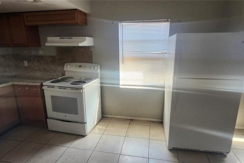 House in Lutz, Florida 3 bedrooms, 120.96 sq.m. № 2121106 - photo 12