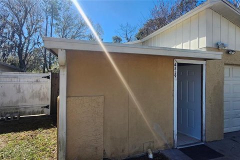 House in Lutz, Florida 3 bedrooms, 120.96 sq.m. № 2121106 - photo 30