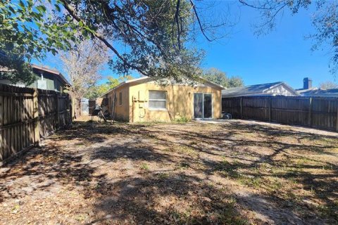 House in Lutz, Florida 3 bedrooms, 120.96 sq.m. № 2121106 - photo 15