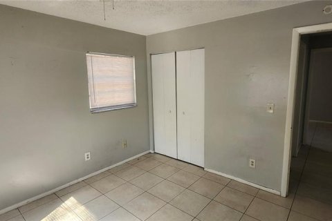 House in Lutz, Florida 3 bedrooms, 120.96 sq.m. № 2121106 - photo 17