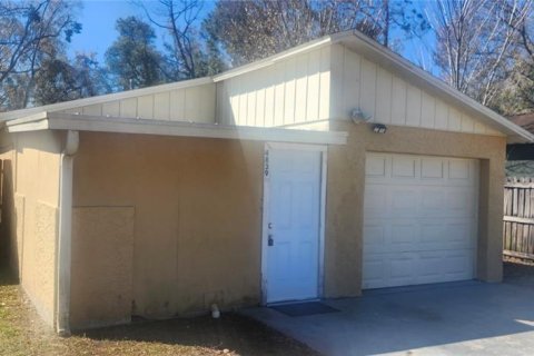 House in Lutz, Florida 3 bedrooms, 120.96 sq.m. № 2121106 - photo 2