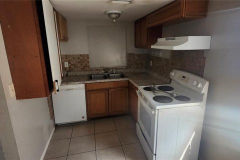 House in Lutz, Florida 3 bedrooms, 120.96 sq.m. № 2121106 - photo 11