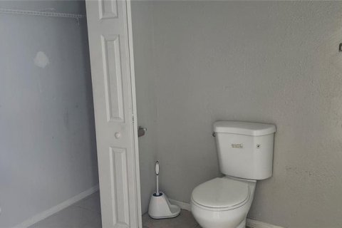 House in Lutz, Florida 3 bedrooms, 120.96 sq.m. № 2121106 - photo 27