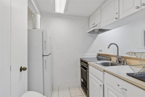 Купить кондоминиум в Палм-Харбор, Флорида 3 комнаты, 49.24м2, № 2220902 - фото 4