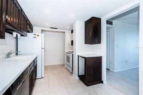 Condo in Dunedin, Florida, 2 bedrooms № 2429634 - photo 9